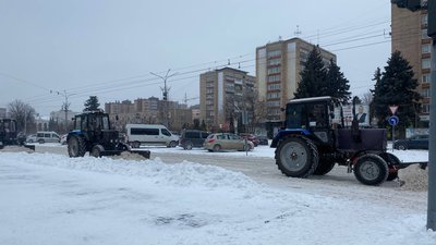 Розчищають сніг і відкрили "Пункти незламності": Черкащина після снігопаду Розчищають сніг і відкрили "Пункти незламності": Черкащина після снігопаду