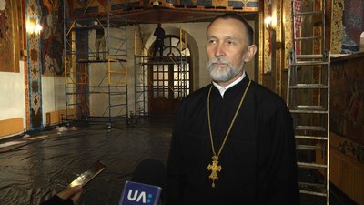 У Житомирі в Свято-Михайлівському соборі продовжують відновлювати розписи храму У Житомирі в Свято-Михайлівському соборі продовжують відновлювати розписи храму