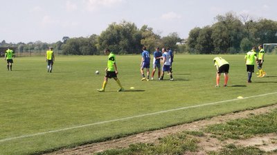 "Я пів року не бачив м’яча": у Сумах ветерани провели благодійний футбольний турнір