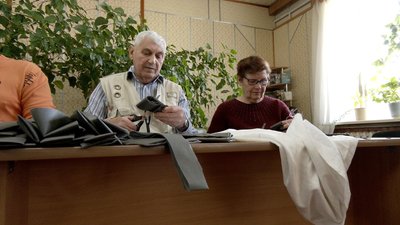 На Вінниччині для оборонців виготовляють маскувальні сітки "весна-літо" На Вінниччині для оборонців виготовляють маскувальні сітки "весна-літо"