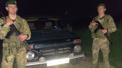 На Одещині при затримці 7 чоловіків, підозрюваних у браконьєрстві, травмувався прикордонник На Одещині при затримці 7 чоловіків, підозрюваних у браконьєрстві, травмувався прикордонник