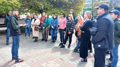 Дізнатися більше про місто і допомогти захисникам: у Сумах організовують благодійні екскурсії Дізнатися більше про місто і допомогти захисникам: у Сумах організовують благодійні екскурсії