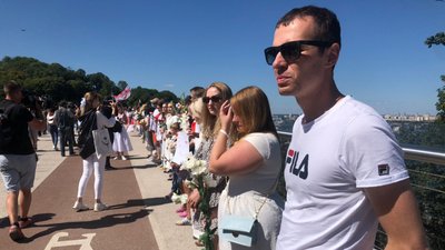 У Києві відбувається "ланцюг єднання" на підтримку протестів у Білорусі У Києві відбувається "ланцюг єднання" на підтримку протестів у Білорусі