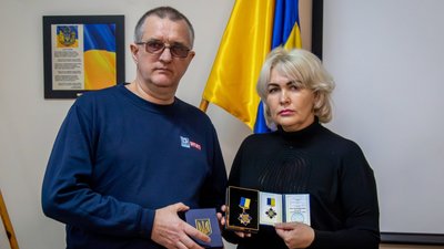На Полтавщині вдові загиблого льотчика Дмитра Фішера вручили медаль «Гордість нації»