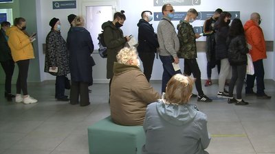 У Луцьку – черга в одному з пунктів вакцинації. Що кажуть медики