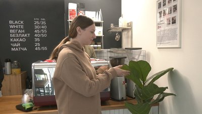 Готують каву, яка... виросла у кавунах. Історія кав'ярні переселенців з Херсона Готують каву, яка... виросла у кавунах. Історія кав'ярні переселенців з Херсона