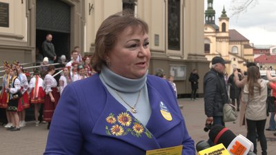 В Івано-Франківську водили великодні гаївки біля Архікатедрального собору УГКЦ В Івано-Франківську водили великодні гаївки біля Архікатедрального собору УГКЦ