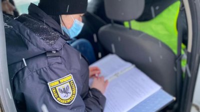 На Прикарпатті п'яний водій врізався в огорожу біля будинку На Прикарпатті п'яний водій врізався в огорожу біля будинку