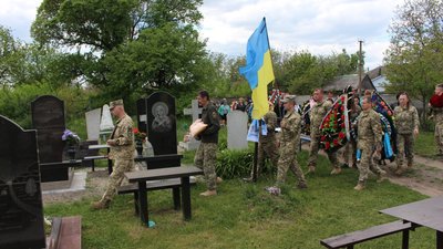 У Варві попрощалися із загиблим воїном Костянтином Кропивою
