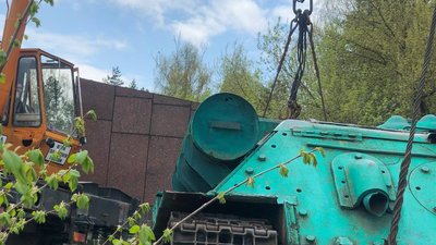 У місті на Буковині демонтували радянський танк