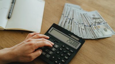 Комунальні послуги під час війни: скільки грошей заборгували полтавці