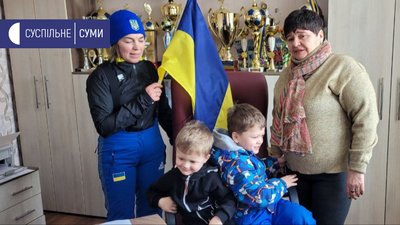 На Сумщині влаштували флешмоб на підтримку лижниць з Конотопа, які беруть участь в Олімпіаді-2022 На Сумщині влаштували флешмоб на підтримку лижниць з Конотопа, які беруть участь в Олімпіаді-2022