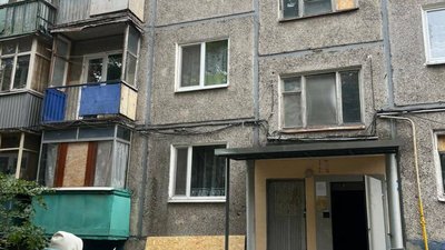 Вікна та балкони, пошкоджені внаслідок атаки РФ по Харкову 1 жовтня 2025