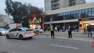 У Тернополі мотоцикліст зіткнувся з поліцейським авто У Тернополі мотоцикліст зіткнувся з поліцейським авто