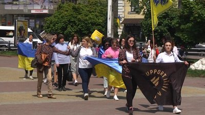Учасники акції "Поверніть Героїв додому" пройшли мирною ходою середмістям Хмельницького. 19.05.2023 рік. Учасники акції "Поверніть Героїв додому" пройшли мирною ходою середмістям Хмельницького. 19.05.2023 рік.