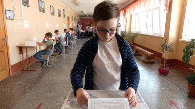 Учні школи №2 у Чернігові голосують за проєкти громадського бюджету на дитячі мрії Учні школи №2 у Чернігові голосують за проєкти громадського бюджету на дитячі мрії