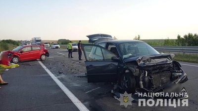 На трасі Київ-Одеса зіштовхнулися три автівки: травмувалися троє людей На трасі Київ-Одеса зіштовхнулися три автівки: травмувалися троє людей