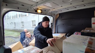 Освітяни Тернопільщини зібрали допомогу для жителів Херсонщини Освітяни Тернопільщини зібрали допомогу для жителів Херсонщини