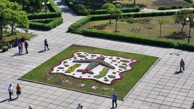 У Києві створили квітник, присвячений літаку "Мрія"