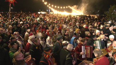 Встановили рекорд України. На Франківщині майже 4,5 тис. людей заколядували "Нову радість" Встановили рекорд України. На Франківщині майже 4,5 тис. людей заколядували "Нову радість"