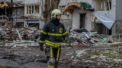 Поки розбирав завали у Бородянці.
У київського рятувальника народився син в Івано-Франківську Поки розбирав завали у Бородянці.
У київського рятувальника народився син в Івано-Франківську