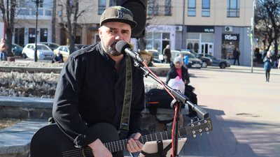 Щоб нагадати світу, що війна ще триває: мистецькі акції на підтримку України