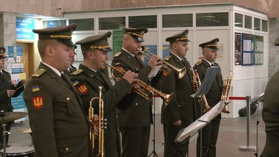 В Івано-Франківську вшанували пам'ять героїв, полеглих у боях за Донецьке летовище В Івано-Франківську вшанували пам'ять героїв, полеглих у боях за Донецьке летовище
