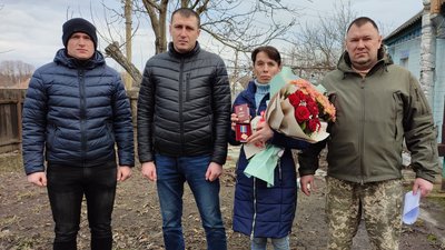 На Полтавщині родичам військових передали ордени