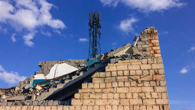 Пошкоджено будинок та вежу мобільного зв'язку: росіяни обстріляли Чернігівщину