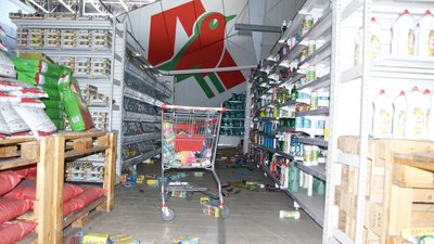 "У пилюці, але нескорені": як виглядає супермаркет "Ашан" біля Одеси через місяць після ракетного удару "У пилюці, але нескорені": як виглядає супермаркет "Ашан" біля Одеси через місяць після ракетного удару
