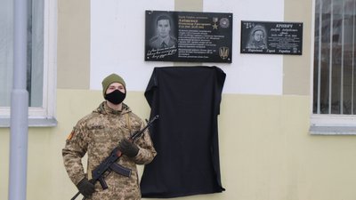 Українському захиснику Артуру Абрамітову в Сумах відкрили пам'ятку дошку Українському захиснику Артуру Абрамітову в Сумах відкрили пам'ятку дошку