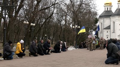 "Він був одним із кращих у підрозділі": у Чернігові попрощалися з поліцейським Богданом Бондарчуком "Він був одним із кращих у підрозділі": у Чернігові попрощалися з поліцейським Богданом Бондарчуком