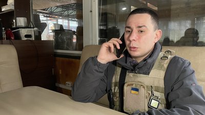 "Ми робили це на світанку. За пів години до закінчення комендантської години". Історія учасника руху спротиву у Херсоні