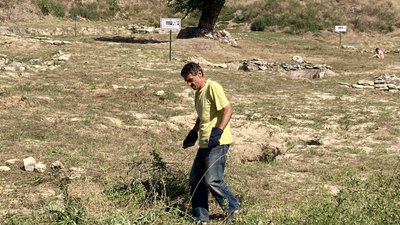 Миколаївці влаштували толоку на території "Дикого Саду"