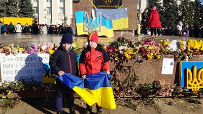 "Почуваємося деревами без коріння... немає нічого свого..." Історія сім'ї, яка виховує дитину із синдромом Дауна "Почуваємося деревами без коріння... немає нічого свого..." Історія сім'ї, яка виховує дитину із синдромом Дауна