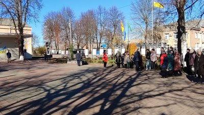 На Кіровоградщині попрощалися з чотирма захисниками, які загинули на війні з Росією На Кіровоградщині попрощалися з чотирма захисниками, які загинули на війні з Росією