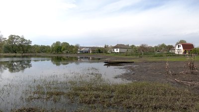 Вода спадає: як жителі підтоплених сіл на Чернігівщині повертаються до звичного життя