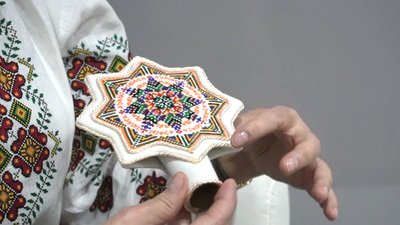 Тернополянка виготовляє іграшки з вишитих рушників та сорочок Тернополянка виготовляє іграшки з вишитих рушників та сорочок