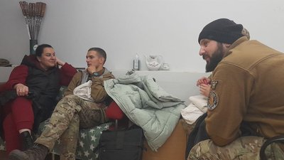 "Ми як ртуть стіклись в одну велику пляму". Як волонтерський хаб допомагає військовим у Краматорську "Ми як ртуть стіклись в одну велику пляму". Як волонтерський хаб допомагає військовим у Краматорську