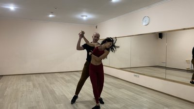 Танцювали в укритті у жовто-блакитних футболках: тернополяни долучилися до всесвітнього флешмобу Танцювали в укритті у жовто-блакитних футболках: тернополяни долучилися до всесвітнього флешмобу
