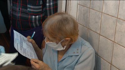 Як у Сумах відбувалося голосування виборців вдома Як у Сумах відбувалося голосування виборців вдома