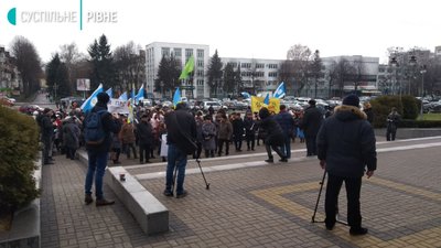 "Хвиля гніву": у Рівному профспілки почали акцію проти закону про працю "Хвиля гніву": у Рівному профспілки почали акцію проти закону про працю