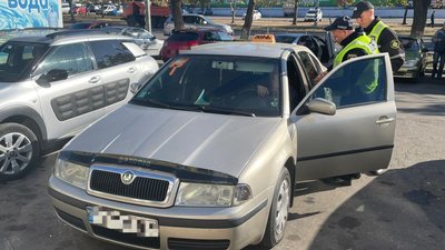 "Пасажири на першому місці". Рейд на ліцензії таксистів в Миколаєві "Пасажири на першому місці". Рейд на ліцензії таксистів в Миколаєві
