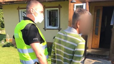 На Прикарпатті чоловік під час обшуку стріляв у поліцейських