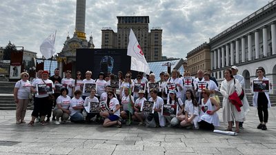 Вони мають рятувати життя: у Києві відбулася акція на підтримку полонених медиків