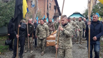 На Тернопільщині попрощалися із загиблими військовослужбовцями На Тернопільщині попрощалися із загиблими військовослужбовцями