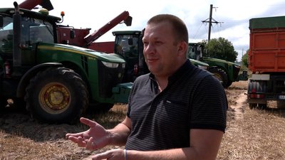 Переповнені минулорічним врожаєм зерносховища на півночі Чернігівщини: як вивезти зерно з-під кордону з РФ Переповнені минулорічним врожаєм зерносховища на півночі Чернігівщини: як вивезти зерно з-під кордону з РФ