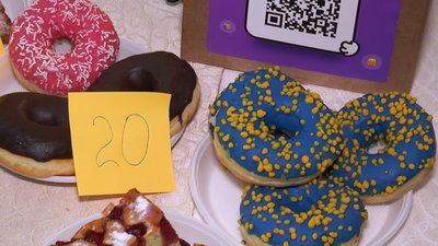 У Франківську студенти коледжу організували ярмарок, щоб зібрати гроші для викладачів, які воюють на фронті У Франківську студенти коледжу організували ярмарок, щоб зібрати гроші для викладачів, які воюють на фронті