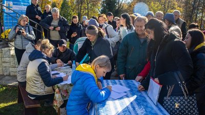 У громаді на Тернопільщині роздали допомогу переселенцям У громаді на Тернопільщині роздали допомогу переселенцям