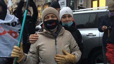 Під Верховною Радою продовжується мітинг підприємців проти запровадження касових апаратів Під Верховною Радою продовжується мітинг підприємців проти запровадження касових апаратів